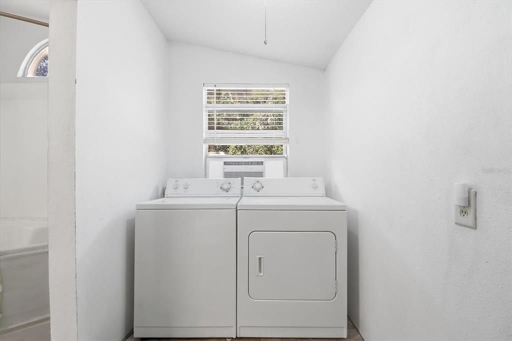 Active With Contract: $187,000 (3 beds, 2 baths, 1593 Square Feet)