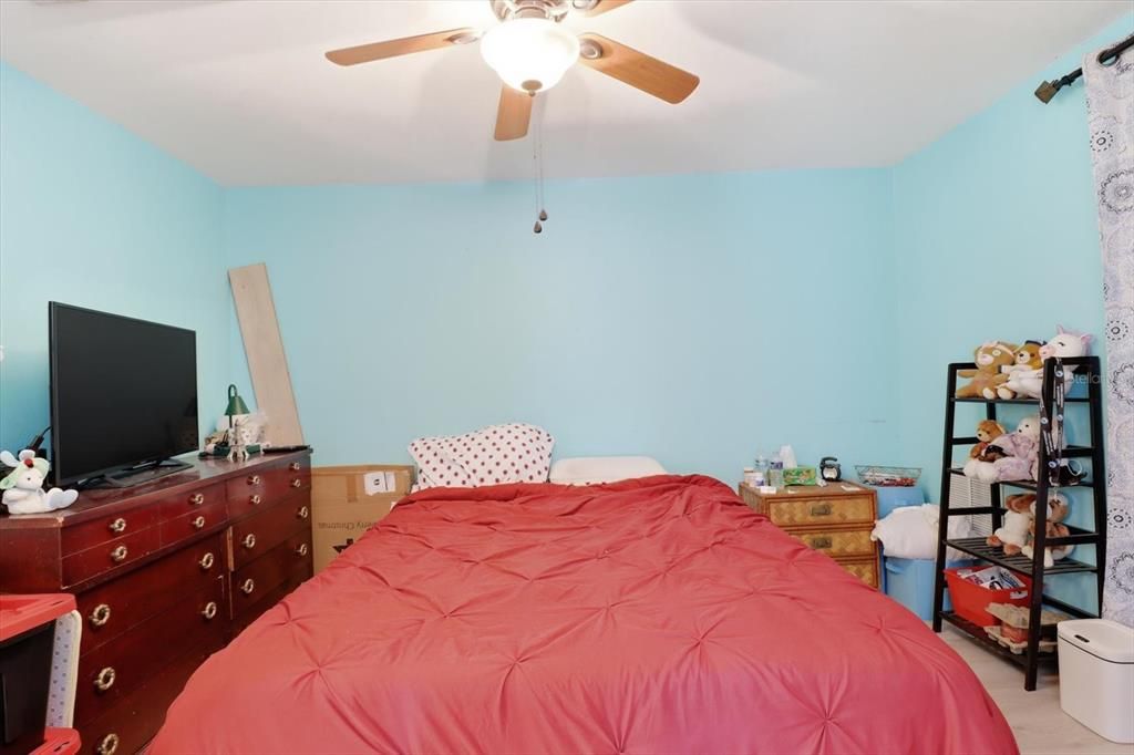 Active With Contract: $187,000 (3 beds, 2 baths, 1593 Square Feet)
