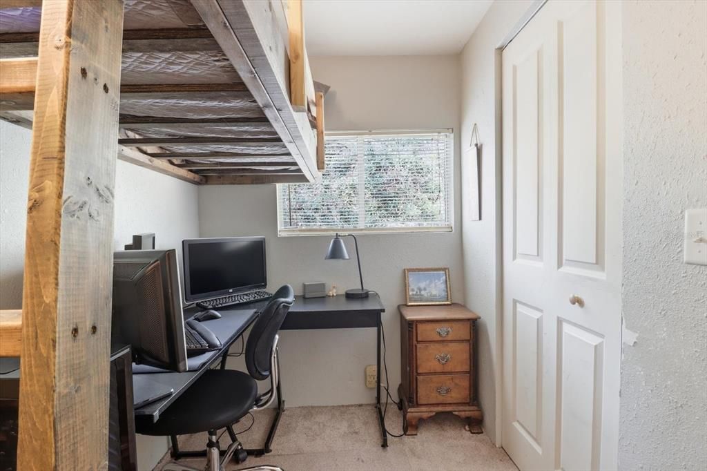 Active With Contract: $187,000 (3 beds, 2 baths, 1593 Square Feet)