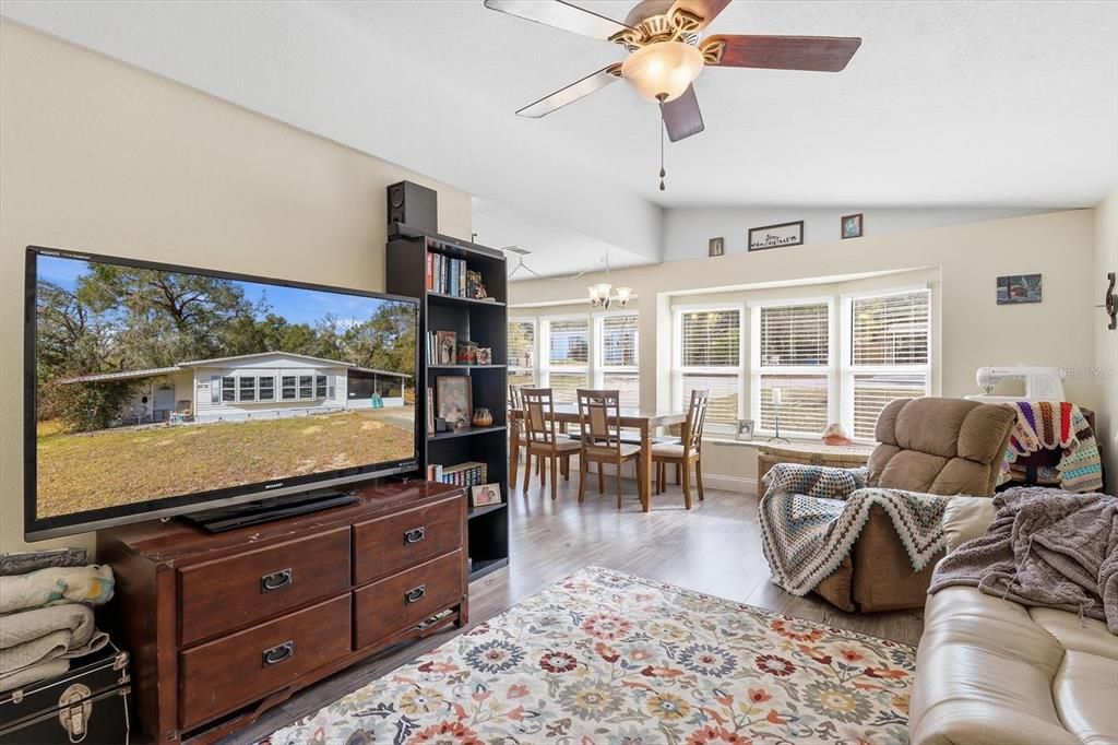 Active With Contract: $187,000 (3 beds, 2 baths, 1593 Square Feet)