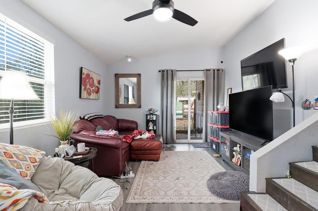 Active With Contract: $187,000 (3 beds, 2 baths, 1593 Square Feet)