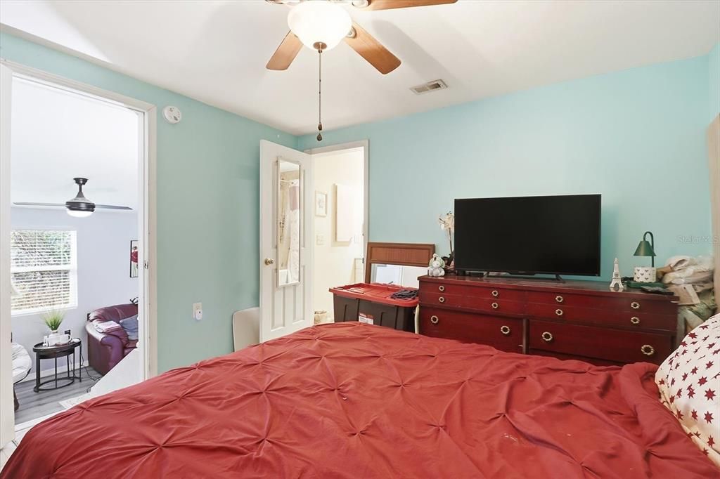 Active With Contract: $187,000 (3 beds, 2 baths, 1593 Square Feet)