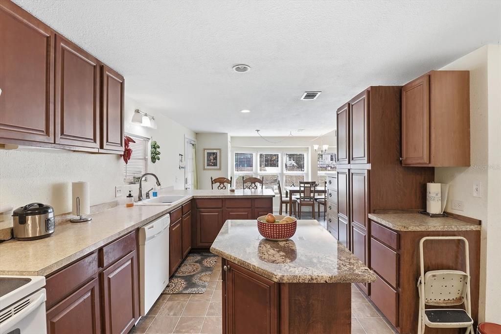 Active With Contract: $187,000 (3 beds, 2 baths, 1593 Square Feet)