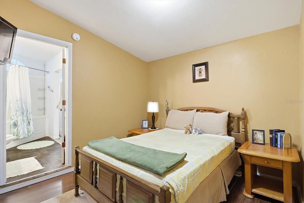 Active With Contract: $187,000 (3 beds, 2 baths, 1593 Square Feet)
