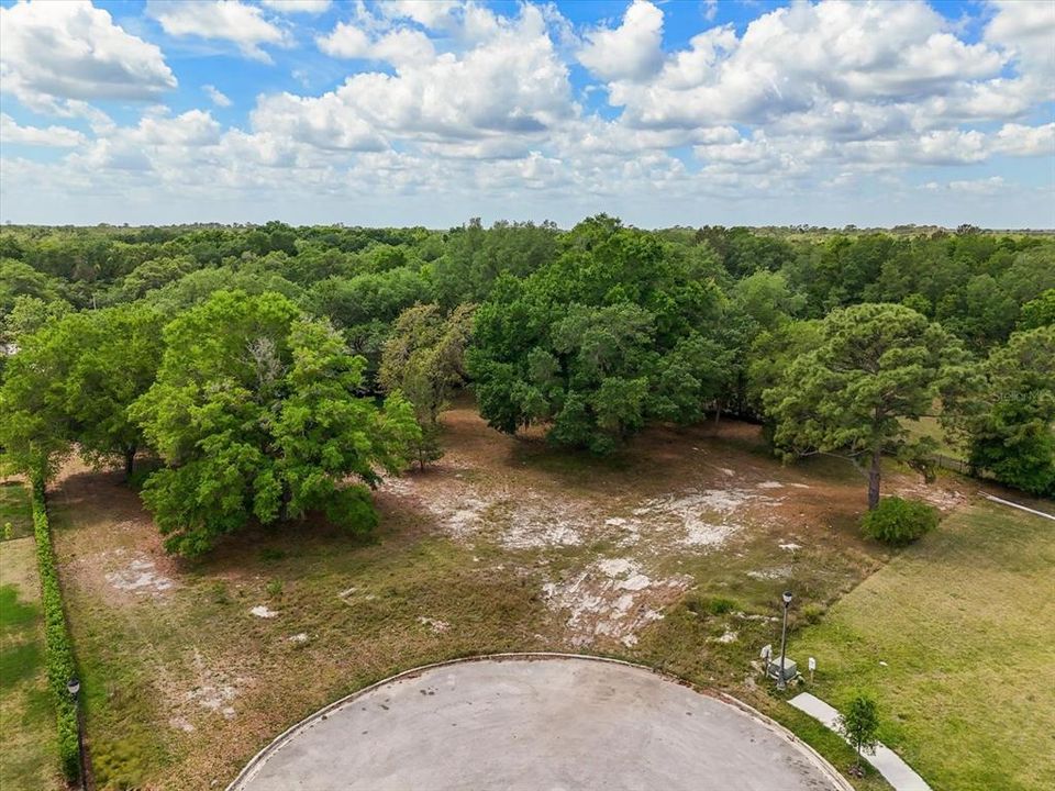 En Venta: $649,999 (1.05 acres)