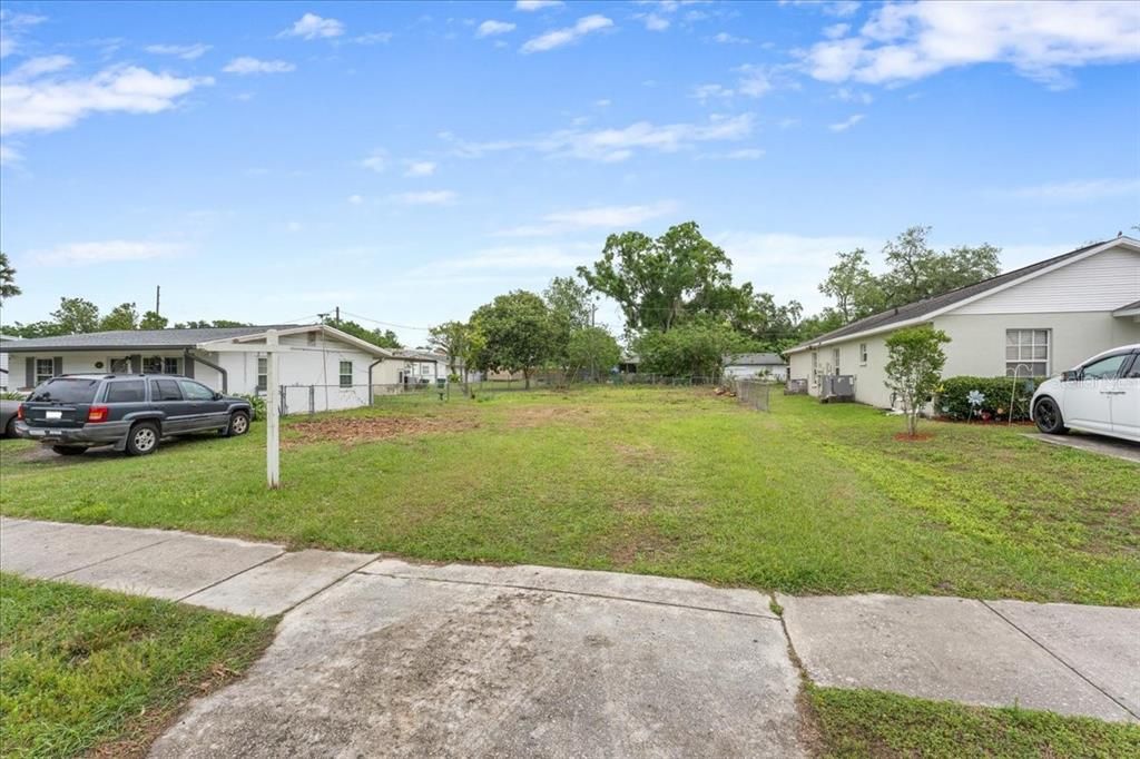 На продажу: $75,000 (0.16 acres)
