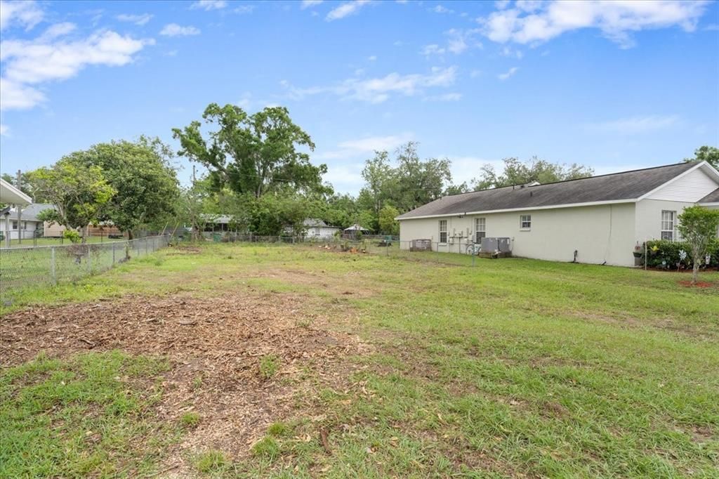 На продажу: $75,000 (0.16 acres)