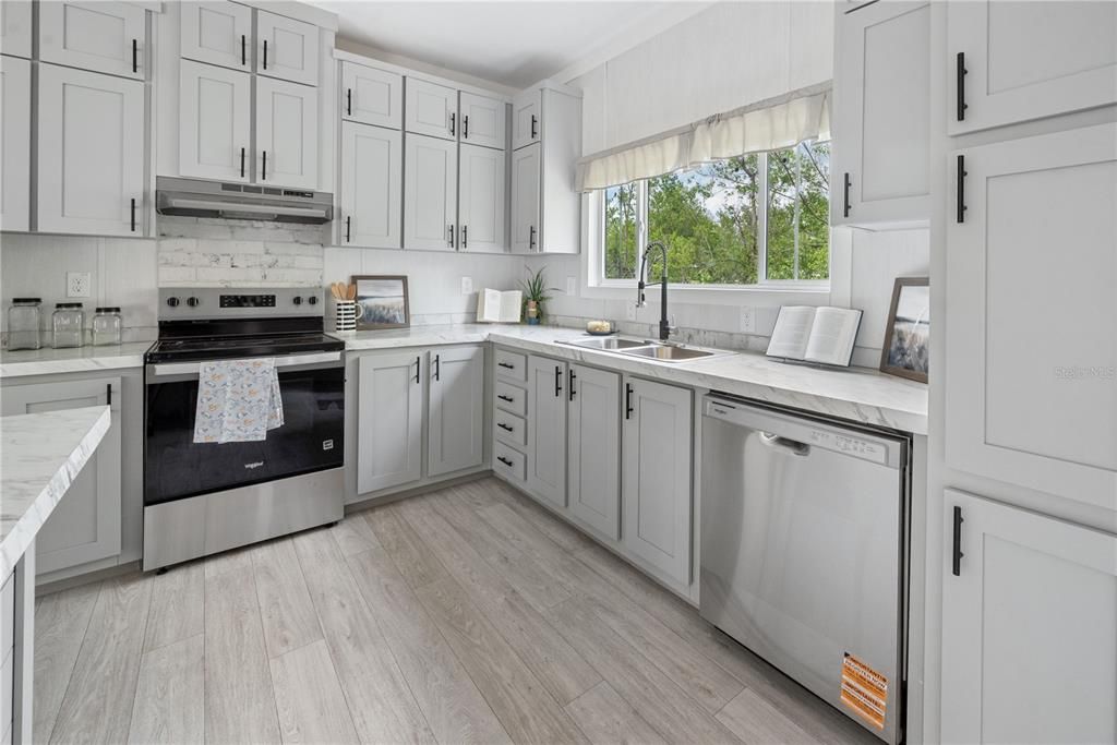 Active With Contract: $238,500 (4 beds, 2 baths, 1542 Square Feet)