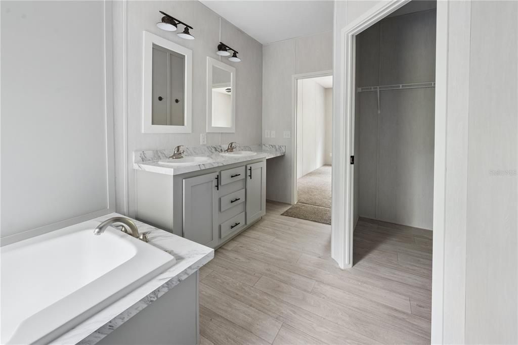 Active With Contract: $238,500 (4 beds, 2 baths, 1542 Square Feet)