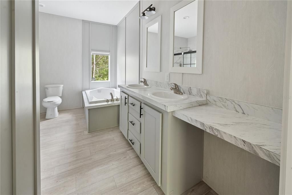 Active With Contract: $238,500 (4 beds, 2 baths, 1542 Square Feet)