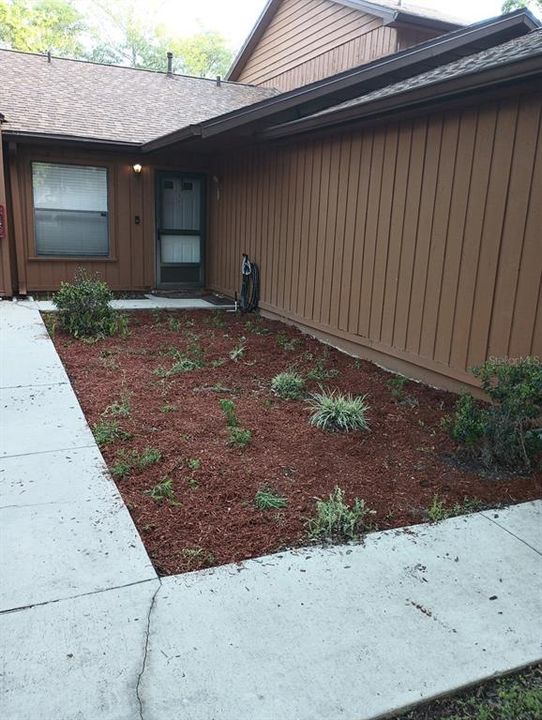 For Sale: $145,000 (2 beds, 2 baths, 902 Square Feet)