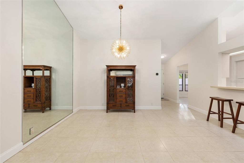 待售: $249,900 (2 贝兹, 2 浴室, 1045 平方英尺)