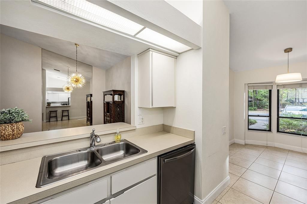 待售: $249,900 (2 贝兹, 2 浴室, 1045 平方英尺)