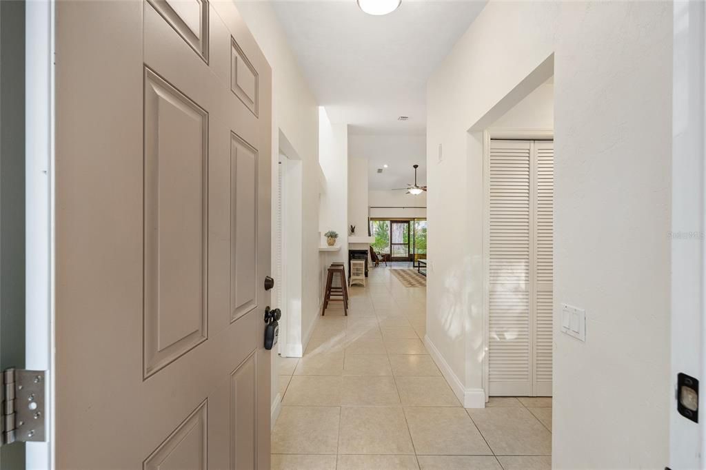 待售: $249,900 (2 贝兹, 2 浴室, 1045 平方英尺)