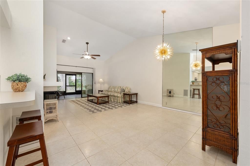 待售: $249,900 (2 贝兹, 2 浴室, 1045 平方英尺)