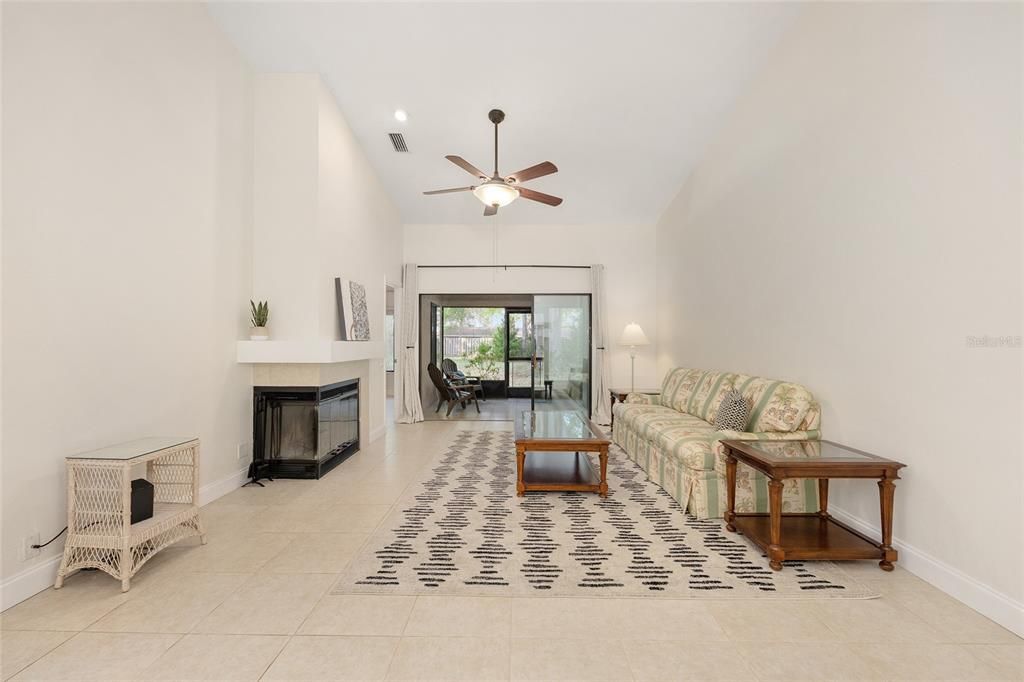 待售: $249,900 (2 贝兹, 2 浴室, 1045 平方英尺)