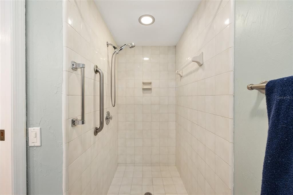 待售: $249,900 (2 贝兹, 2 浴室, 1045 平方英尺)