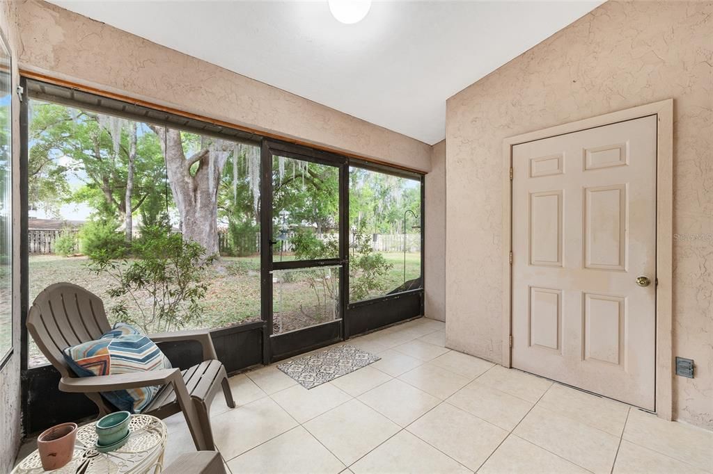 待售: $249,900 (2 贝兹, 2 浴室, 1045 平方英尺)