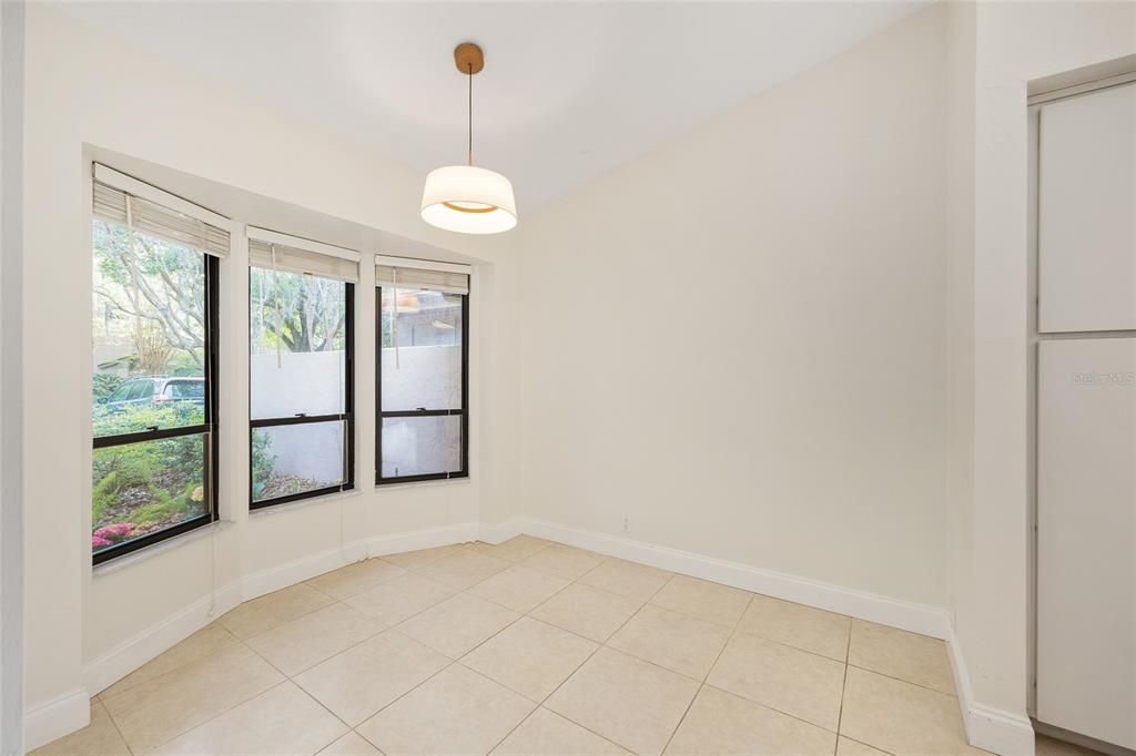 待售: $249,900 (2 贝兹, 2 浴室, 1045 平方英尺)