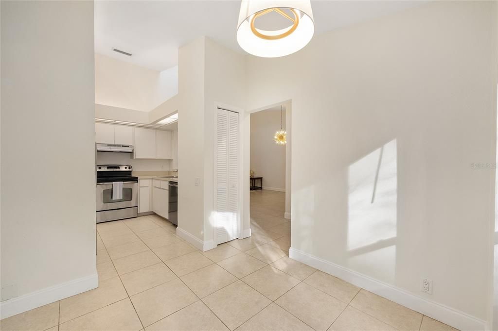 待售: $249,900 (2 贝兹, 2 浴室, 1045 平方英尺)