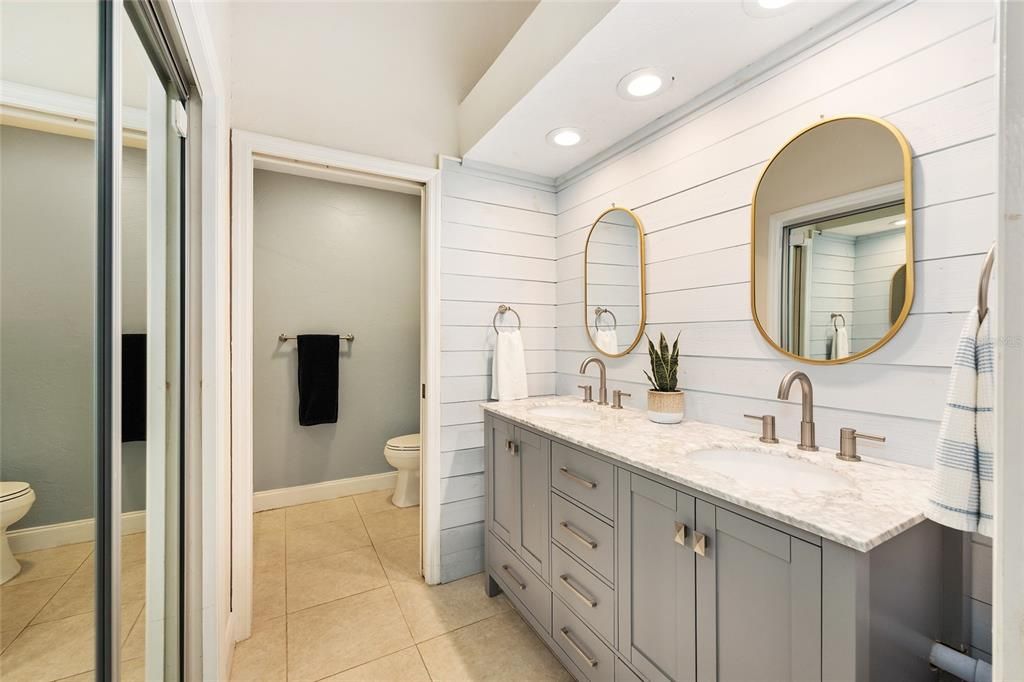 待售: $249,900 (2 贝兹, 2 浴室, 1045 平方英尺)