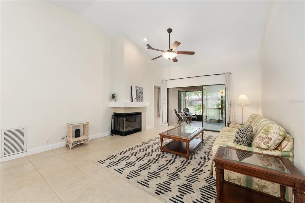 待售: $249,900 (2 贝兹, 2 浴室, 1045 平方英尺)