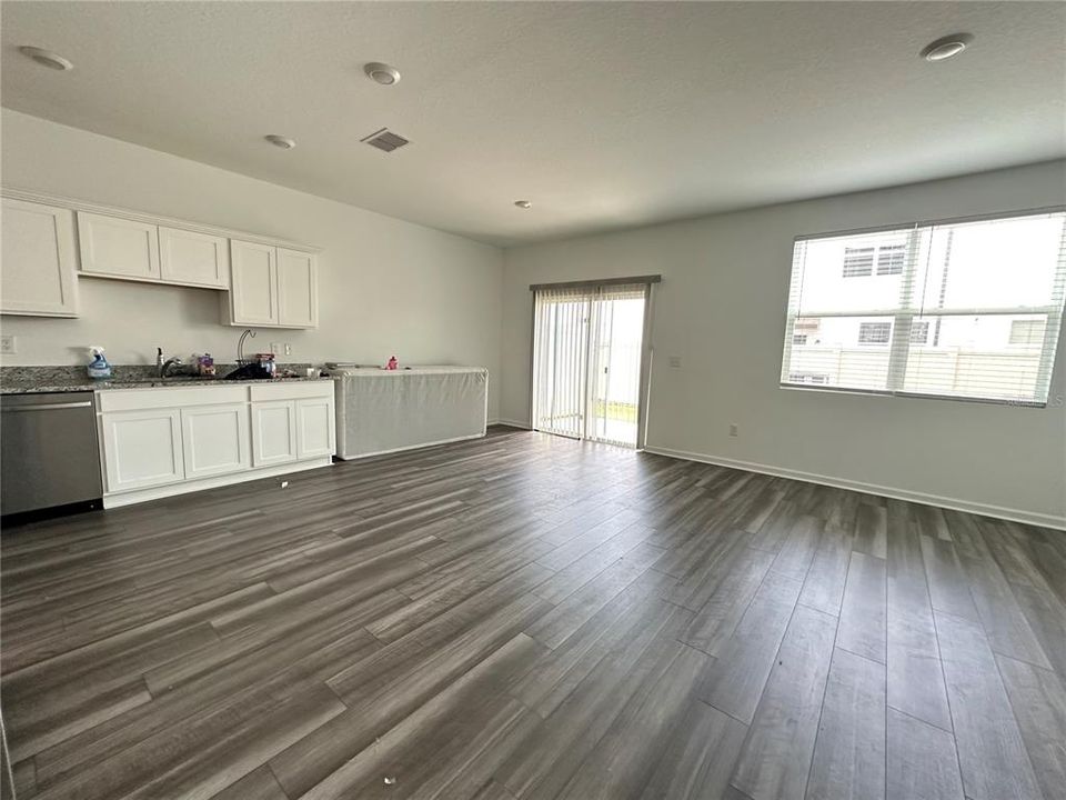 For Sale: $253,000 (3 beds, 2 baths, 1471 Square Feet)