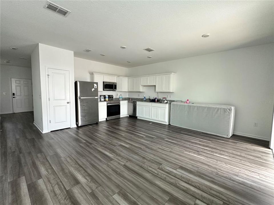 For Sale: $253,000 (3 beds, 2 baths, 1471 Square Feet)