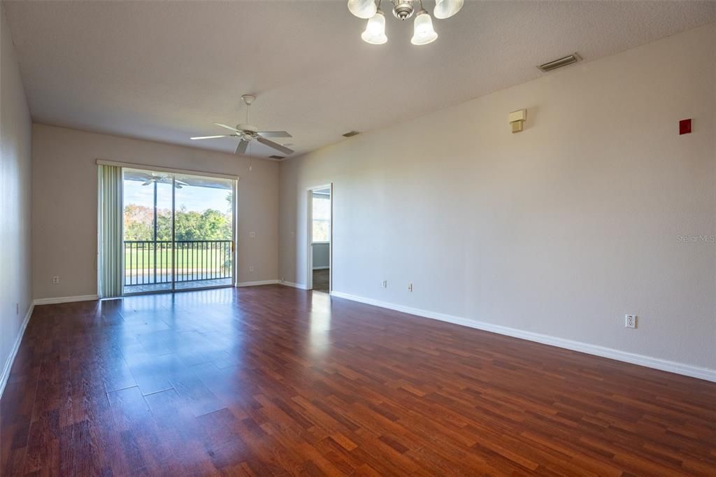 For Sale: $274,000 (2 beds, 2 baths, 1408 Square Feet)