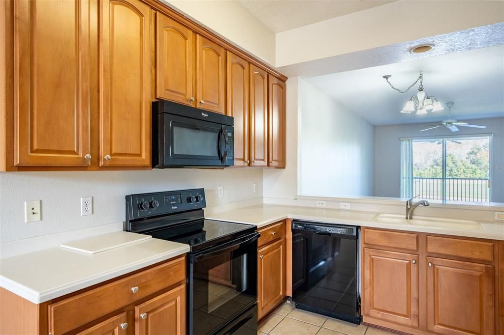 For Sale: $274,000 (2 beds, 2 baths, 1408 Square Feet)
