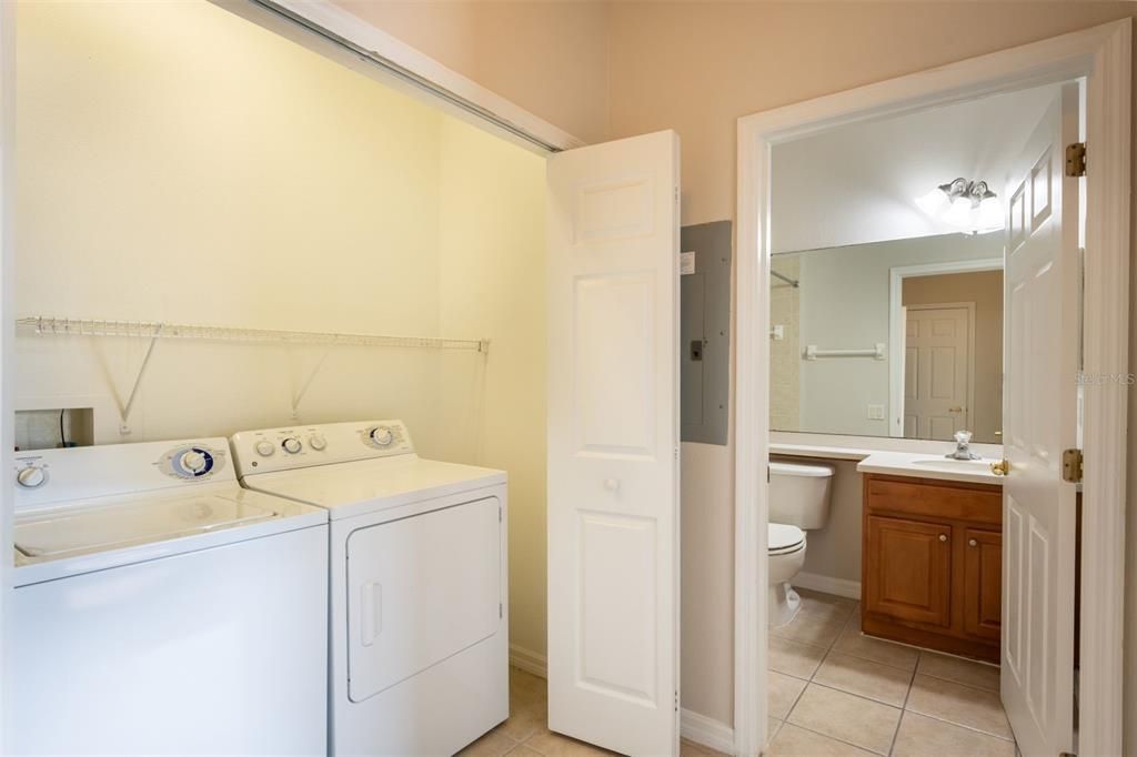 For Sale: $274,000 (2 beds, 2 baths, 1408 Square Feet)