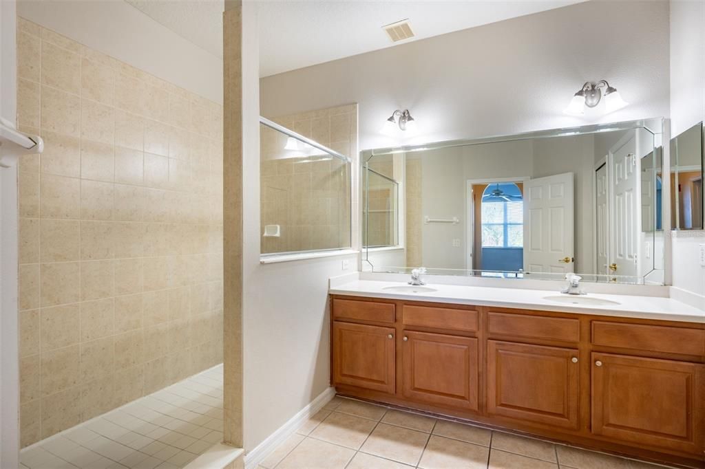 For Sale: $274,000 (2 beds, 2 baths, 1408 Square Feet)