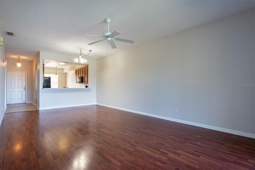 For Sale: $274,000 (2 beds, 2 baths, 1408 Square Feet)