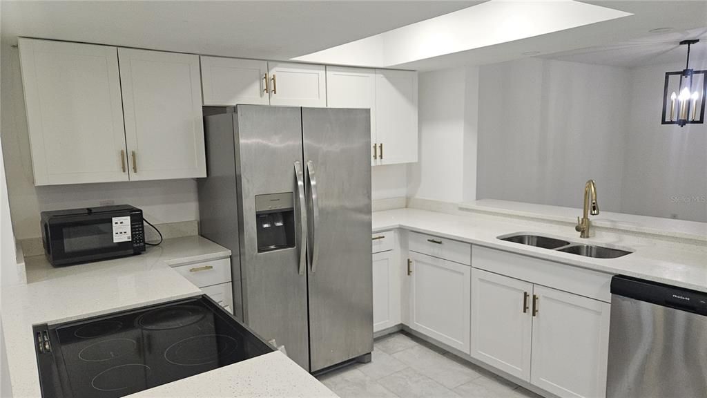 For Sale: $198,000 (2 beds, 2 baths, 1184 Square Feet)