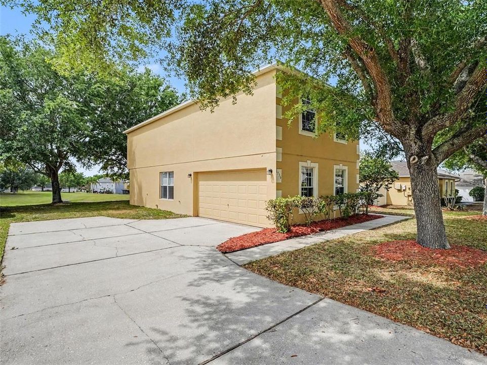 Active With Contract: $419,900 (4 beds, 2 baths, 2578 Square Feet)