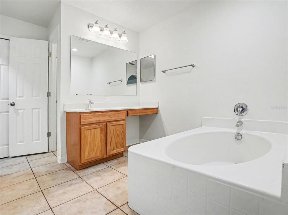 Active With Contract: $419,900 (4 beds, 2 baths, 2578 Square Feet)