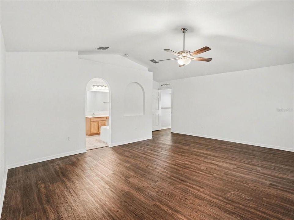 Active With Contract: $419,900 (4 beds, 2 baths, 2578 Square Feet)