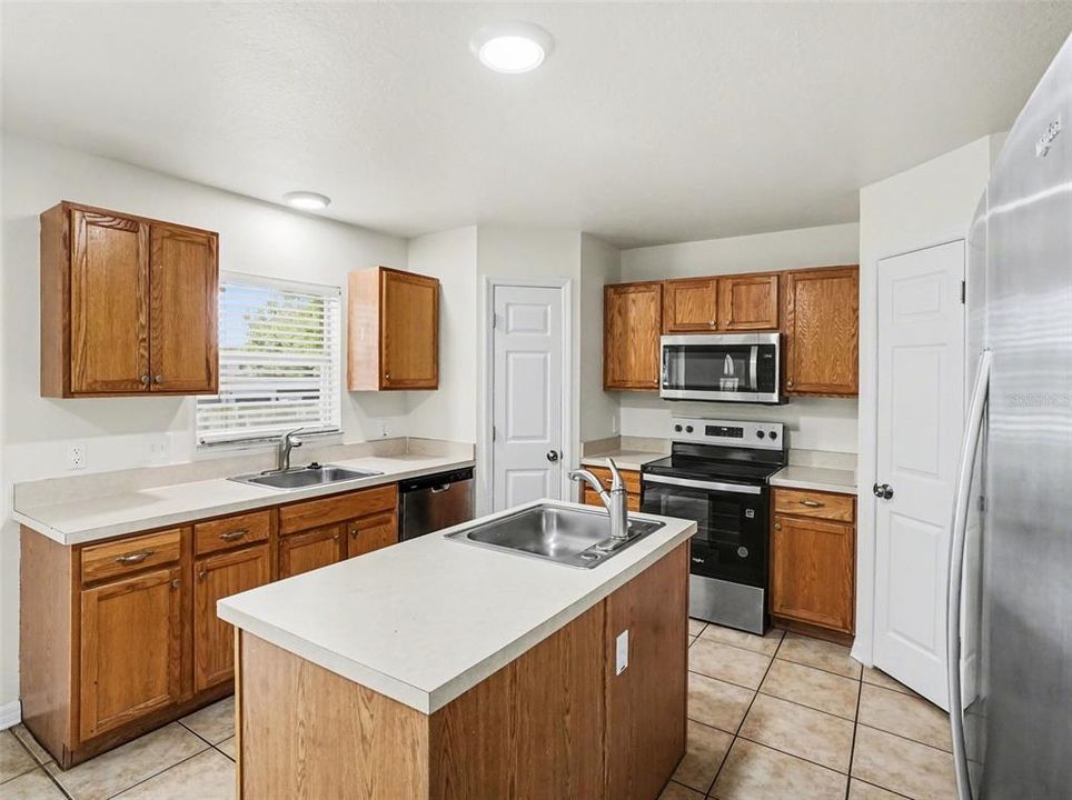 Active With Contract: $419,900 (4 beds, 2 baths, 2578 Square Feet)