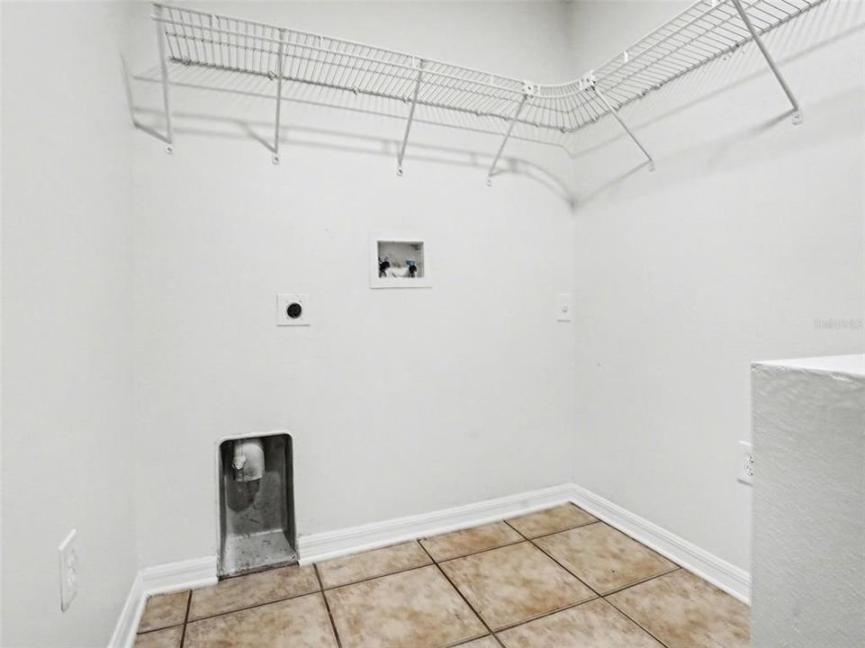 Active With Contract: $419,900 (4 beds, 2 baths, 2578 Square Feet)