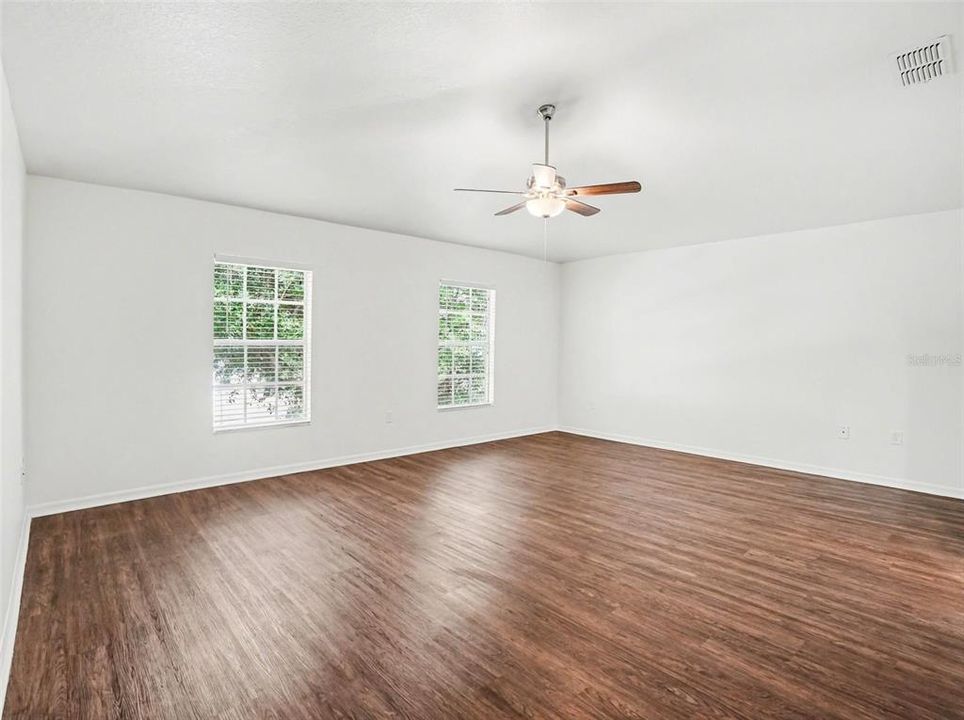 Active With Contract: $419,900 (4 beds, 2 baths, 2578 Square Feet)