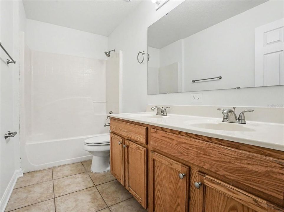 Active With Contract: $419,900 (4 beds, 2 baths, 2578 Square Feet)