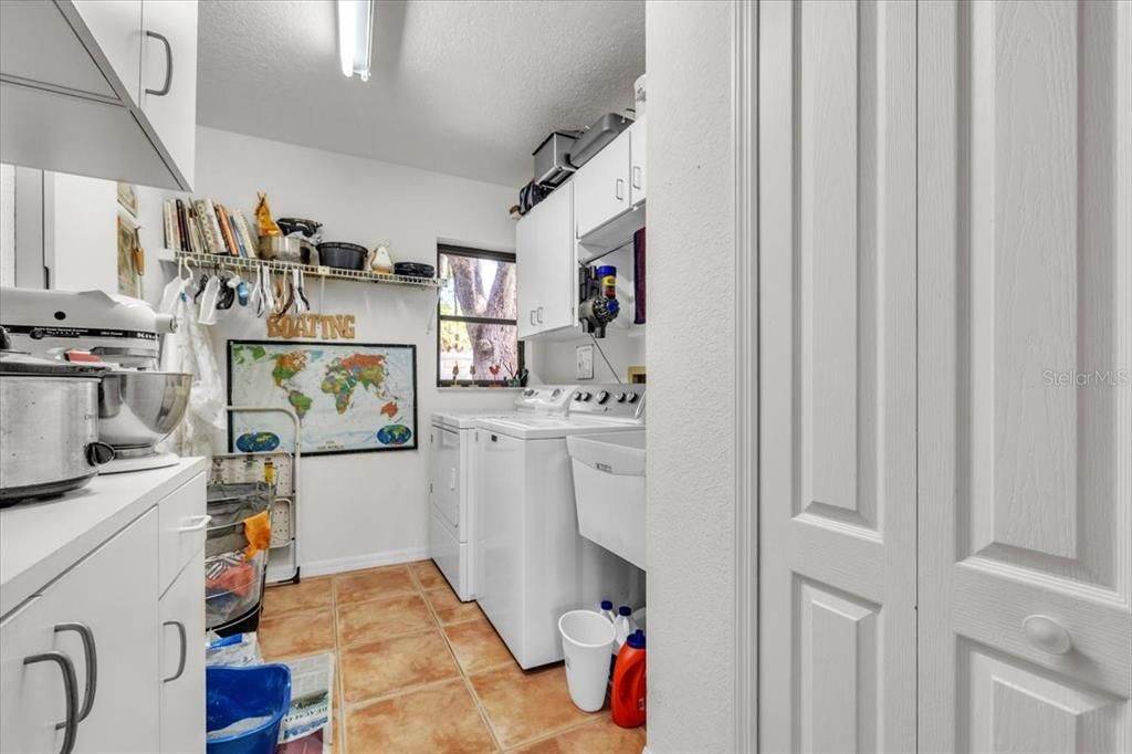 En Venta: $549,000 (3 camas, 2 baños, 2266 Pies cuadrados)