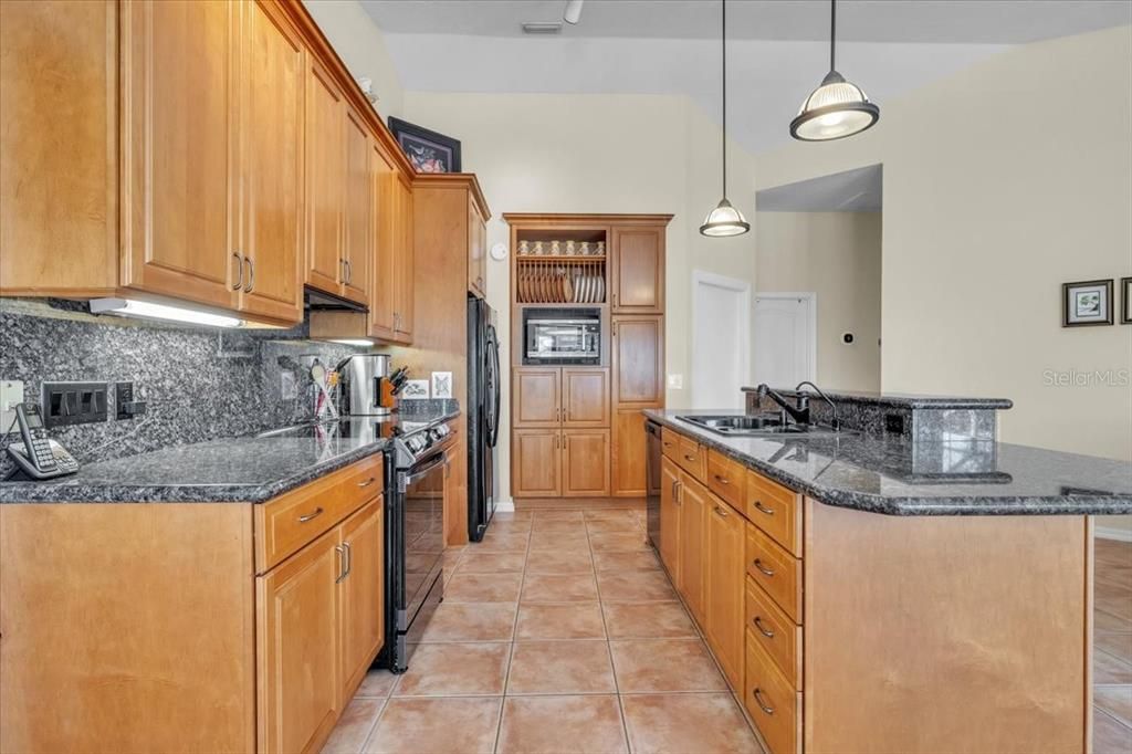 En Venta: $549,000 (3 camas, 2 baños, 2266 Pies cuadrados)