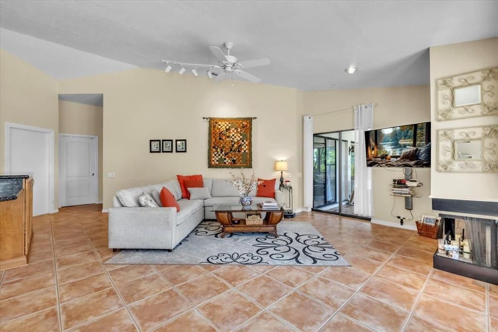 En Venta: $549,000 (3 camas, 2 baños, 2266 Pies cuadrados)