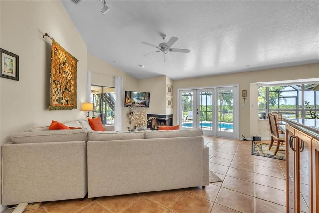 En Venta: $549,000 (3 camas, 2 baños, 2266 Pies cuadrados)