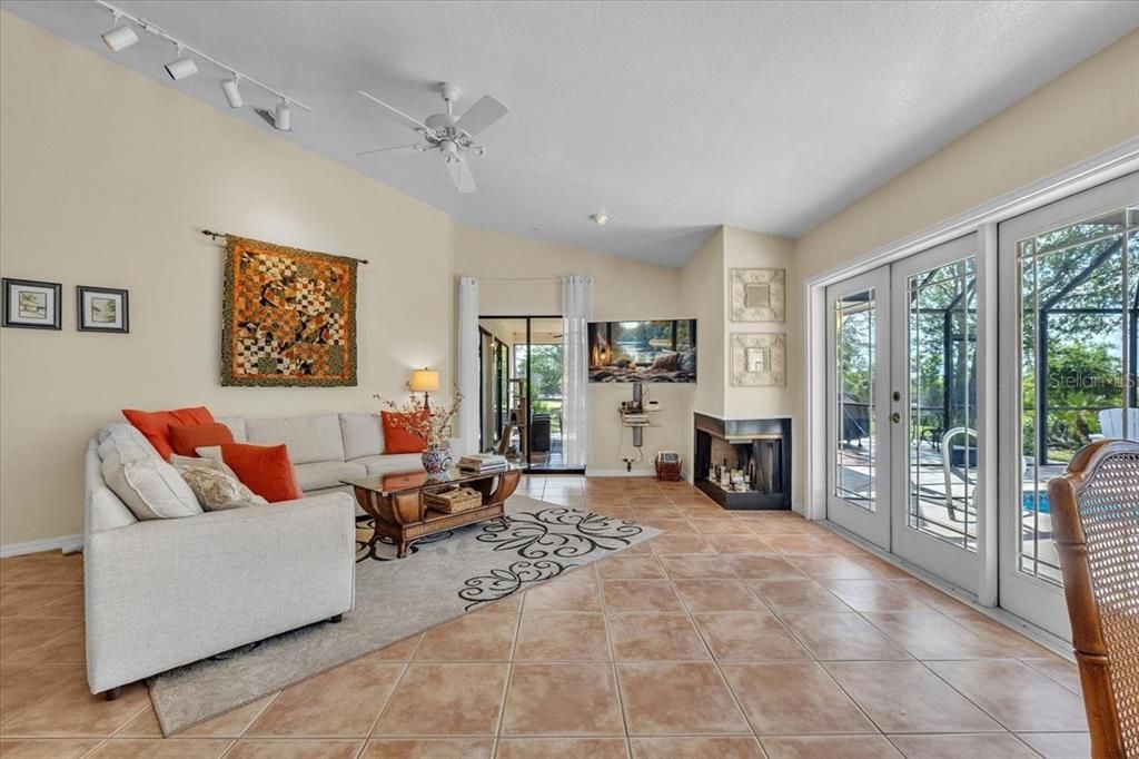 En Venta: $549,000 (3 camas, 2 baños, 2266 Pies cuadrados)