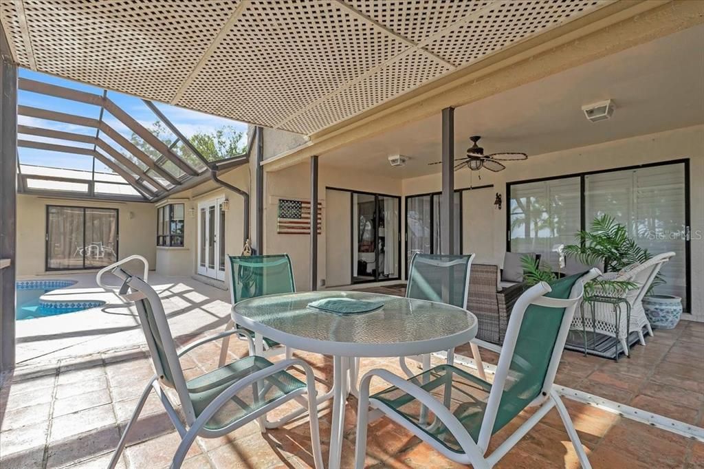 En Venta: $549,000 (3 camas, 2 baños, 2266 Pies cuadrados)