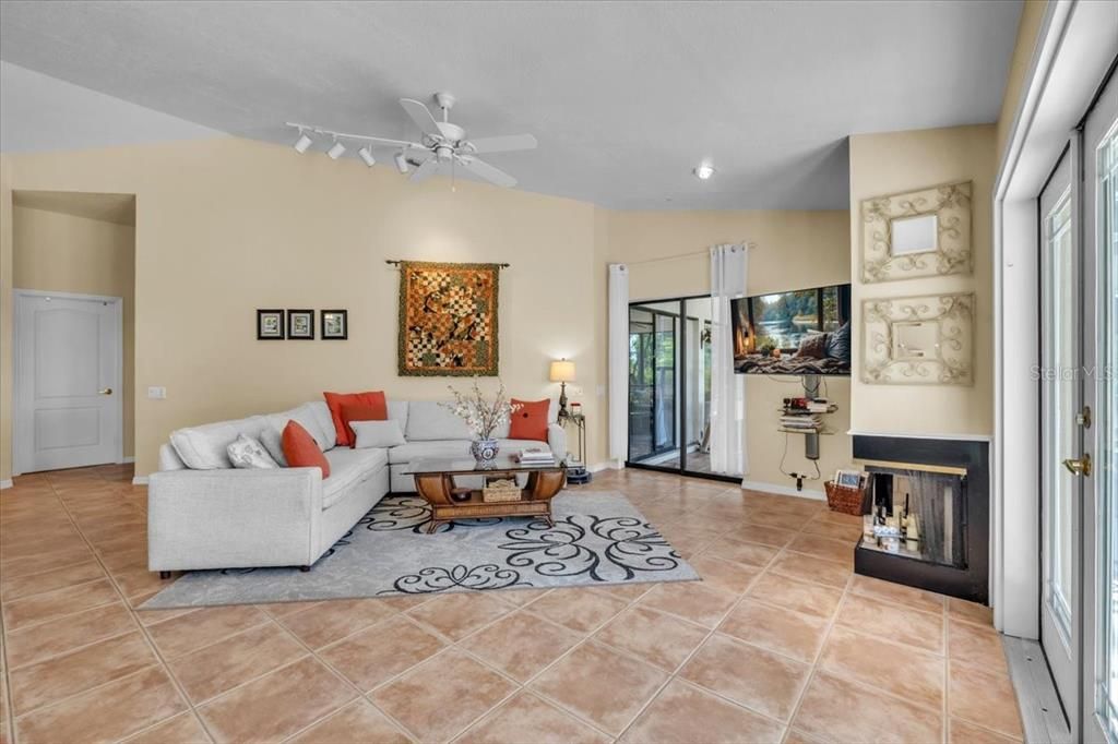 En Venta: $549,000 (3 camas, 2 baños, 2266 Pies cuadrados)