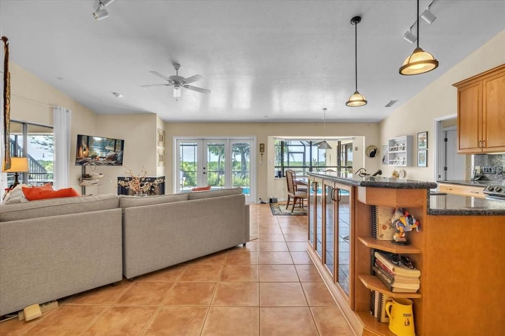 En Venta: $549,000 (3 camas, 2 baños, 2266 Pies cuadrados)