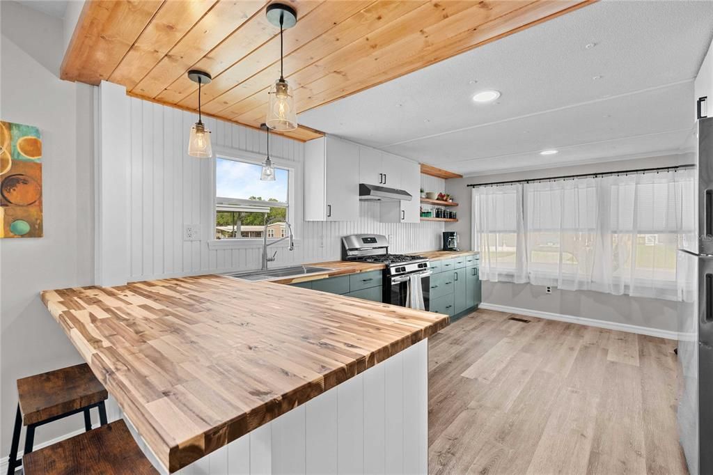 На продажу: $139,000 (2 спален, 1 ванн, 862 Квадратных фут)